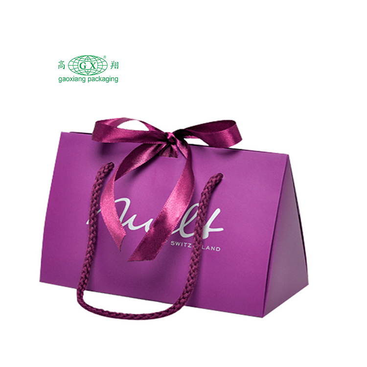 الفاخرة المخصصة المطبوعة الأرجواني شعار كامل مطبوعة كيس ورقي من الورق المقوى مع مقبض bowknot الشريط لصناديق التسوق الهدايا