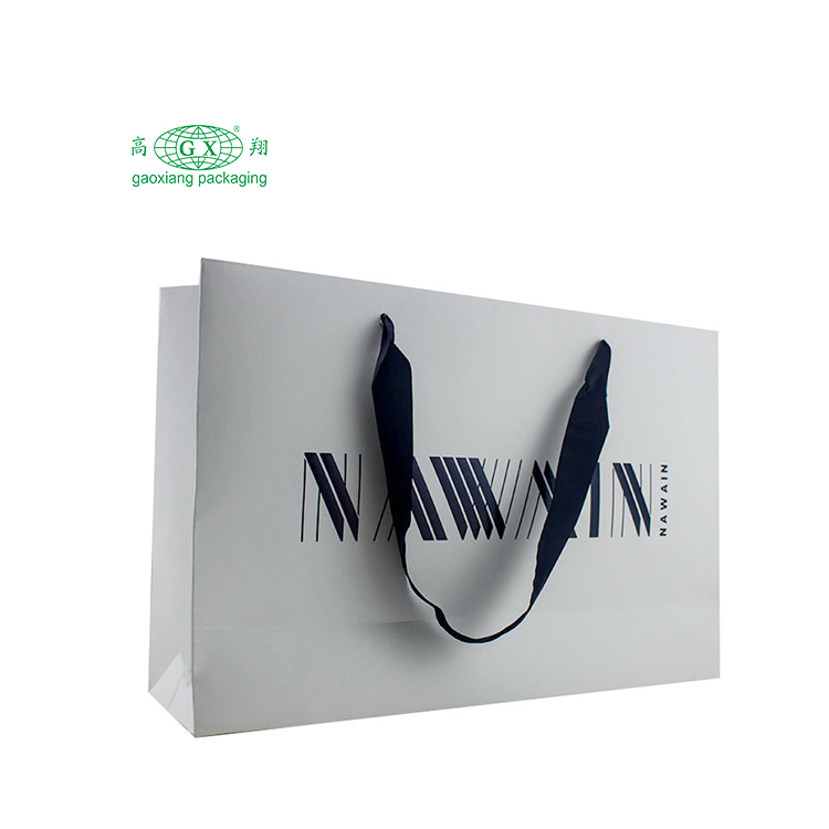 الفاخرة المخصصة المطبوعة الأرجواني شعار كامل مطبوعة كيس ورقي من الورق المقوى مع مقبض bowknot الشريط لصناديق التسوق الهدايا